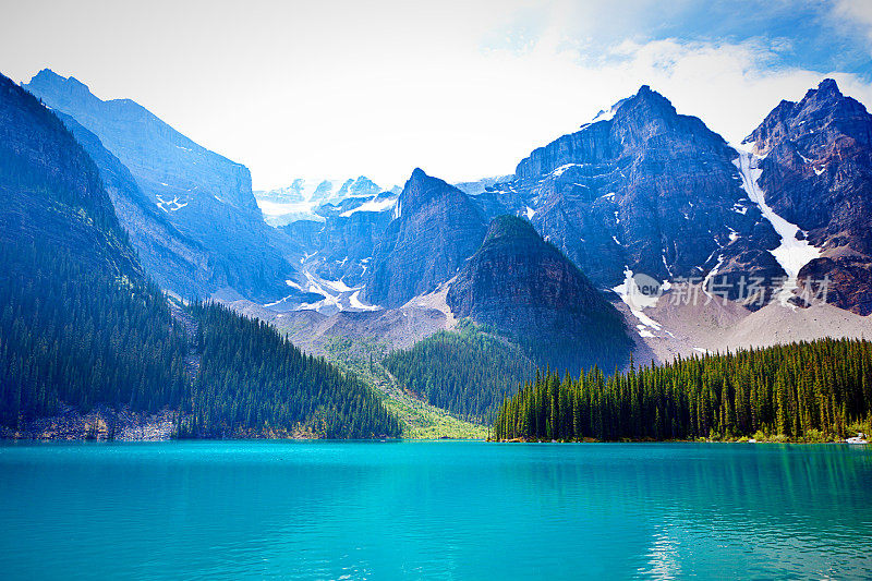 冰碛湖，班夫国家公园翡翠水景观，阿尔伯塔，加拿大
