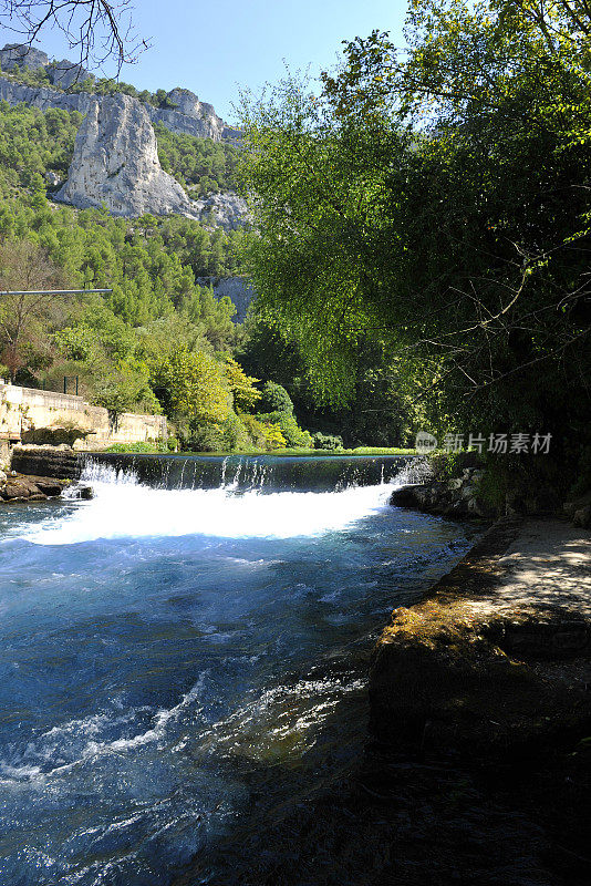 鲁伯隆:芳丹-德-沃克卢兹和索格河