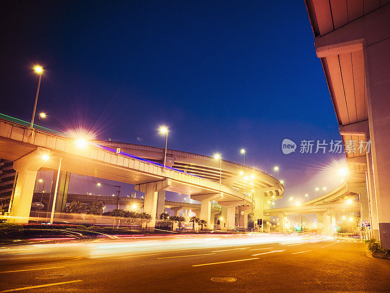 中国上海的夜间交通