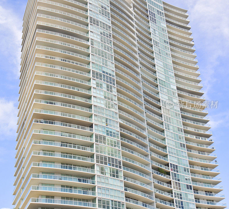 迈阿密高层公寓大厦建筑外观与Cloudscape