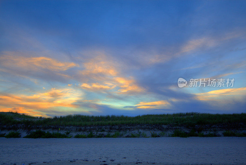 日落沙丘，缅因州Ogunquit海滩。