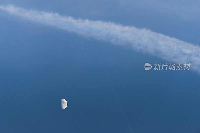 月球和飞机轨迹