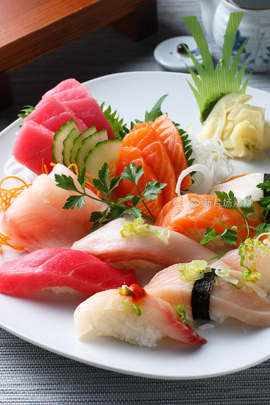 寿司和生鱼片