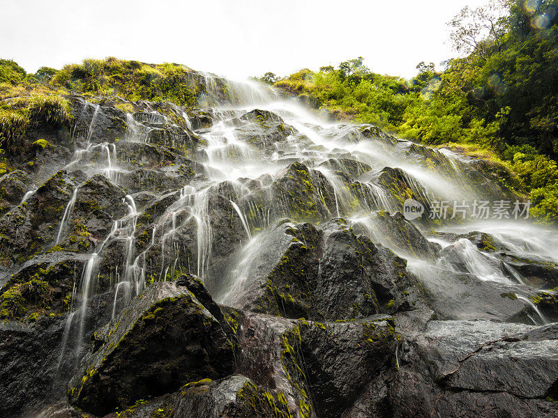 日本屋久岛的瀑布