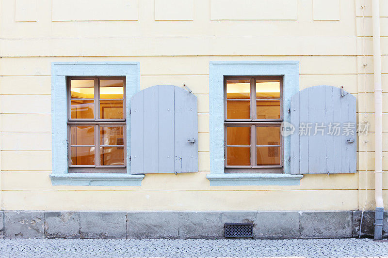 魏玛席勒住宅的正面，有两扇窗户