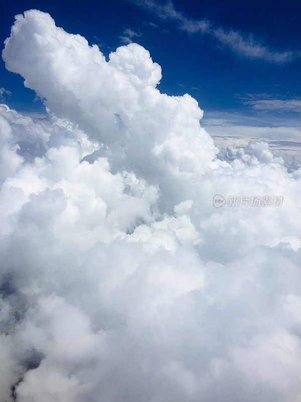 天空中云层的鸟瞰图