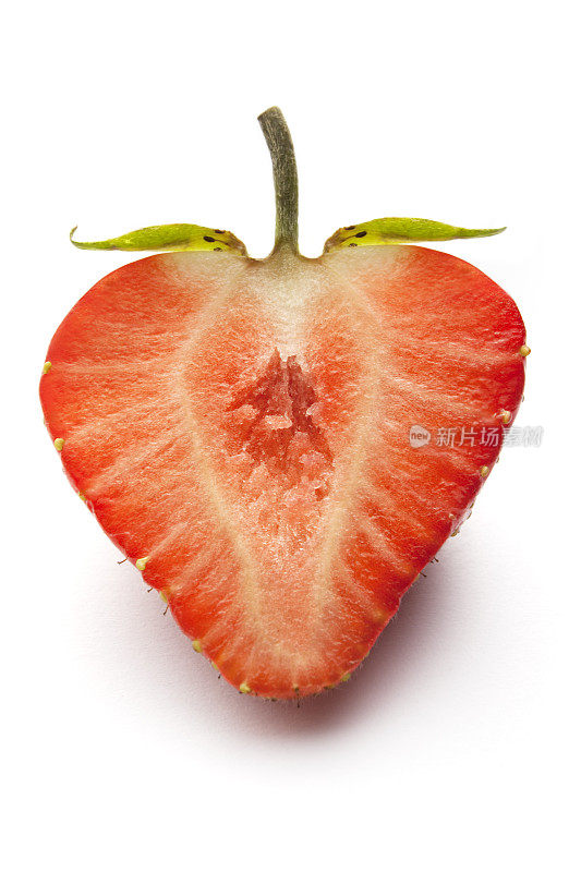 果实:白色背景上孤立的草莓