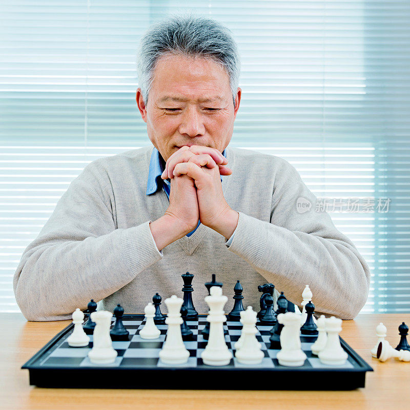 老人下棋