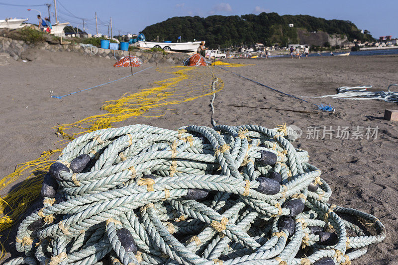 镰仓海滩景色与钓鱼绳