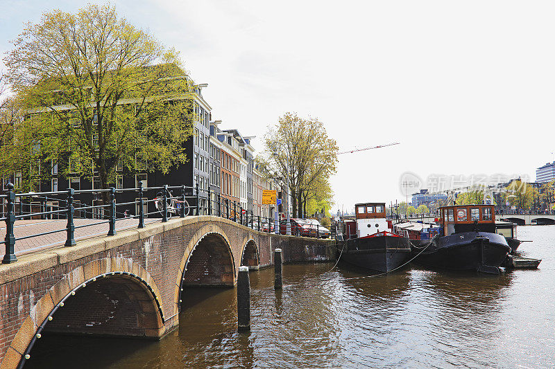 荷兰阿姆斯特丹运河和传统房屋
