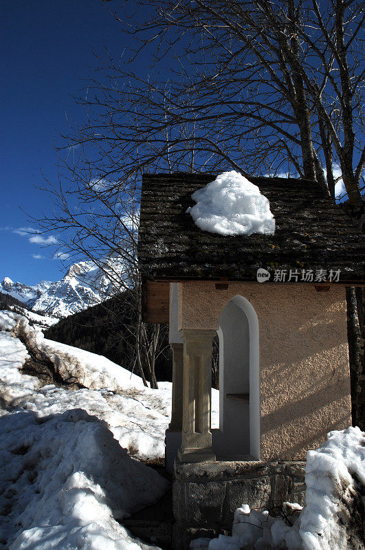 小教堂和西玛迪西的背景白云石山，阿尔塔巴迪亚。Trentino阿迪杰,意大利。