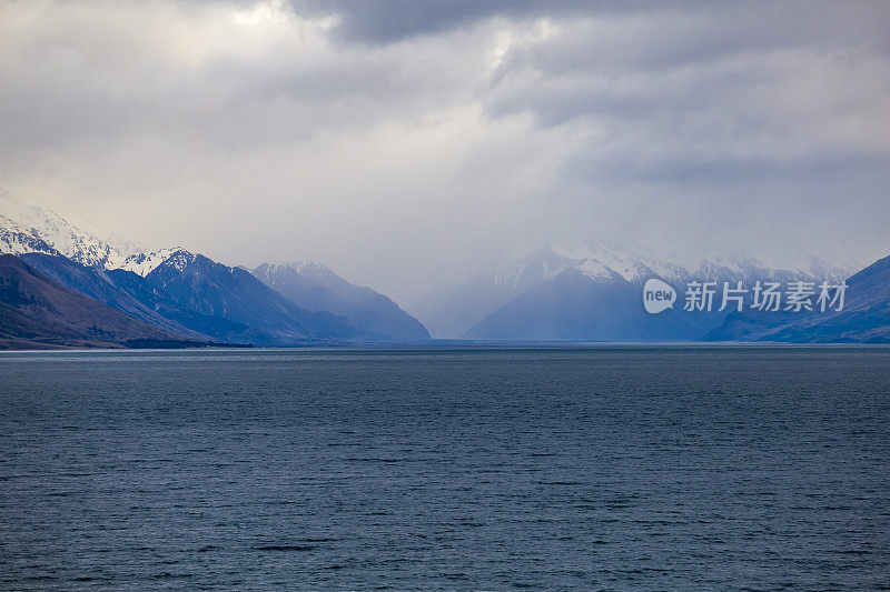 特卡波湖