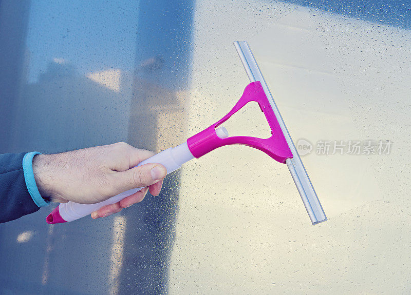 男性用清洁玻璃刮刀清洁车窗
