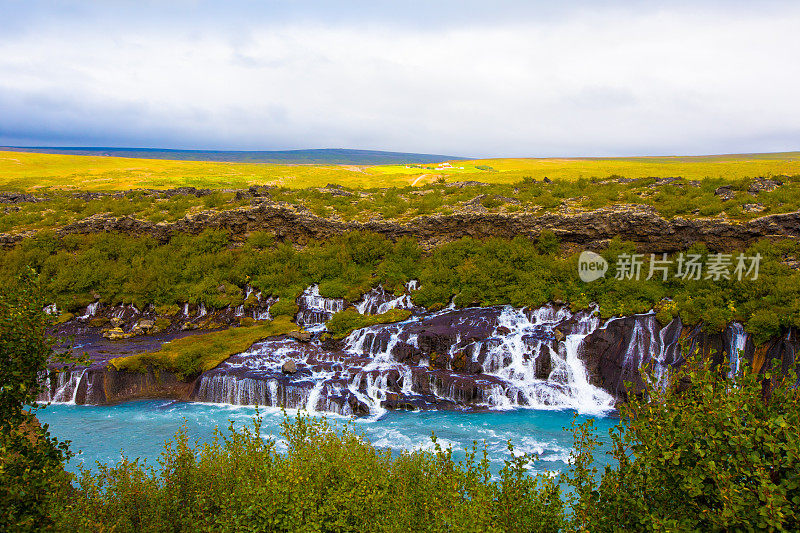 冰岛Hraunfossar瀑布