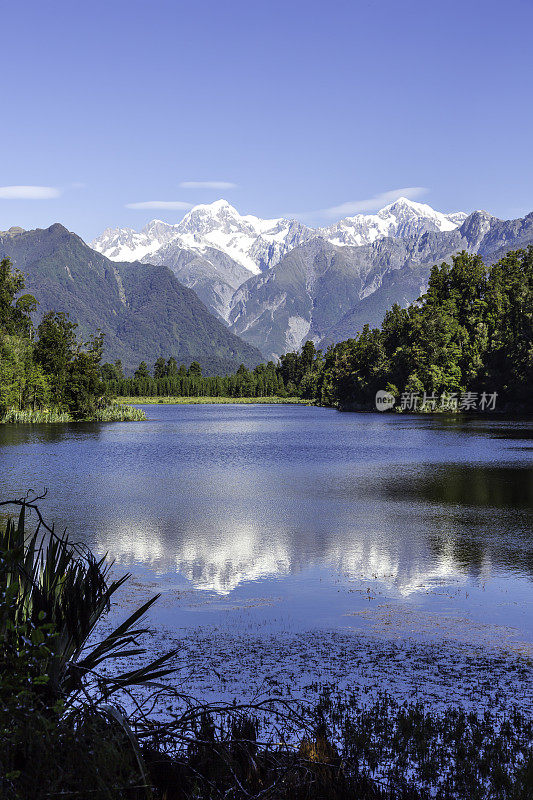 湖Matheson反射景观全景，新西兰，南岛