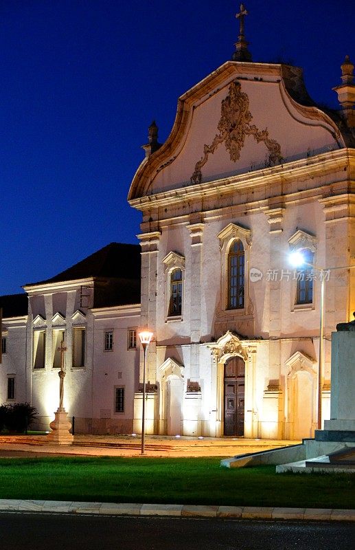 埃斯特雷莫兹——圣弗朗西斯教堂——洛可可式立面的夜景——葡萄牙阿连特霍