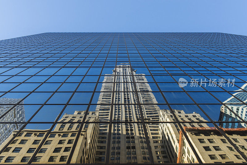 反射克莱斯勒大厦，曼哈顿，纽约市，美国