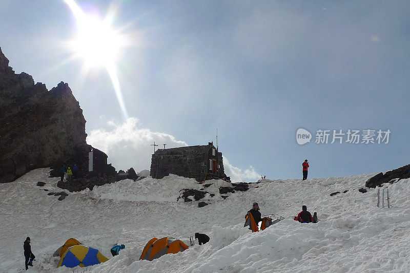 舒尔曼营，雷尼尔山