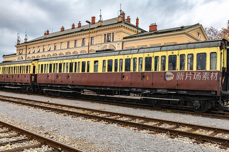 欧洲，斯洛文尼亚，新戈里察火车站的旧火车