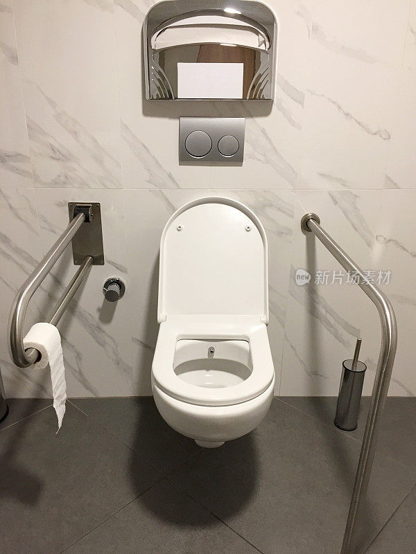 现代残疾人厕所