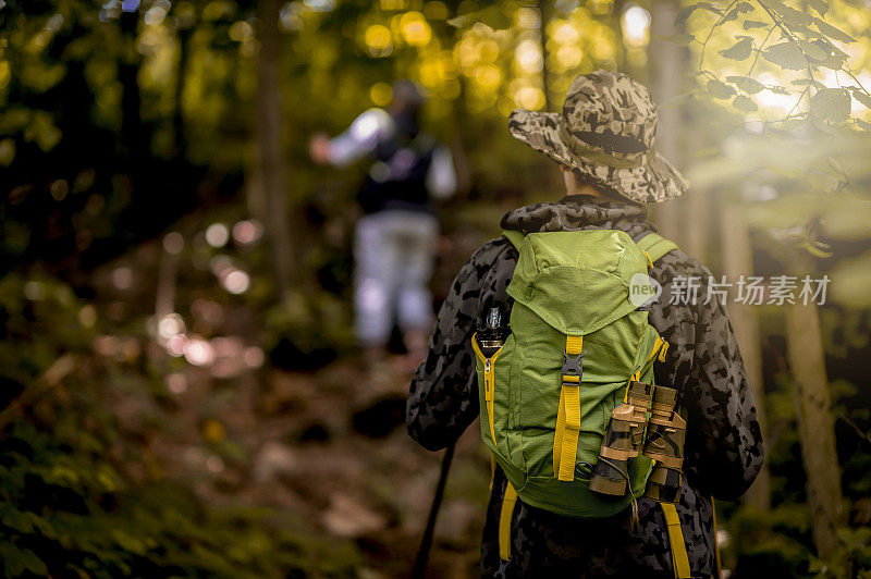 当你和你的家人一起徒步旅行时，它是更好的