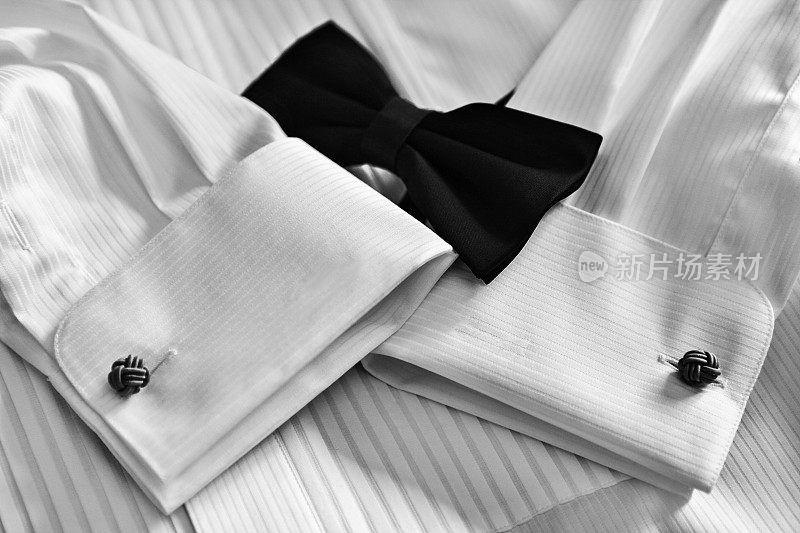 特写袖扣和领结的男人的白衬衫