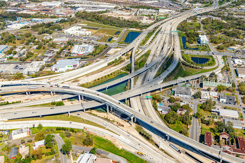 I-10号公路东端，在I-95号公路