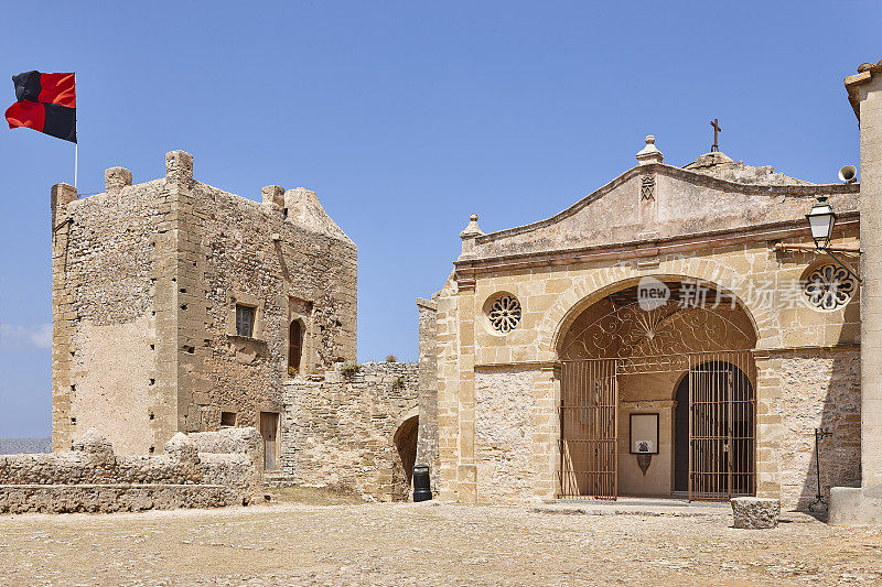 在波伦卡的石头教堂防御工事。普格·德·玛丽亚圣殿。西班牙