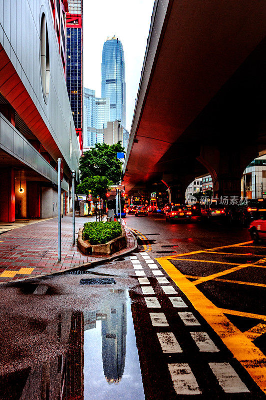 大雨过后的街道