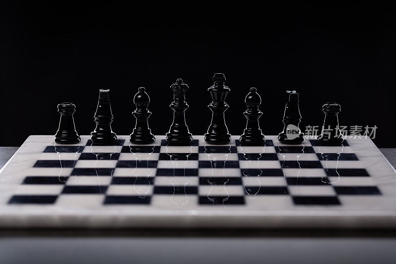 棋子:一盘国际象棋中除兵以外位置上的一组黑子