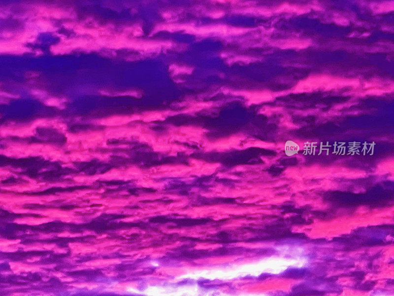 粉红色，紫色，阴沉的天空