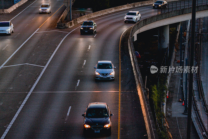 多车道州际高速公路天桥