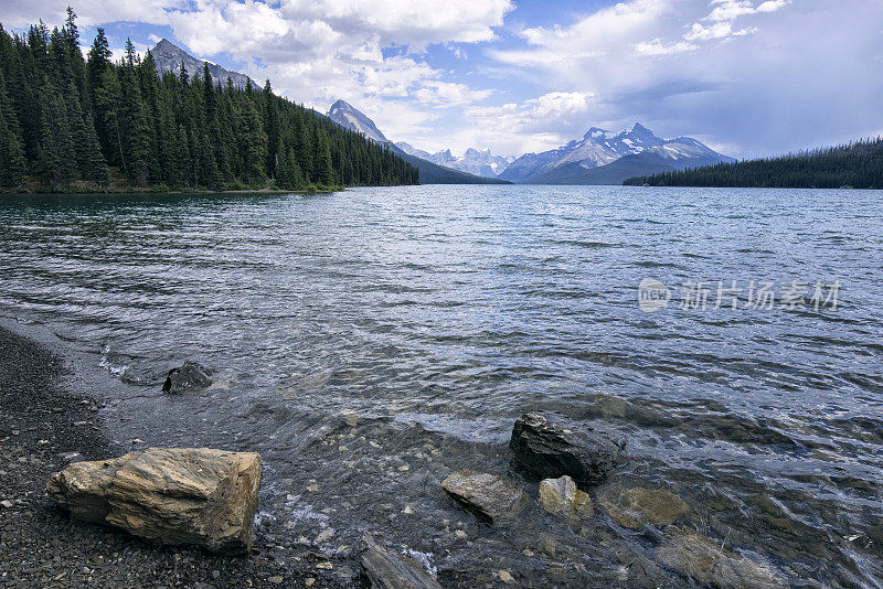 夏天的恶性湖，碧玉国家公园，AB，加拿大