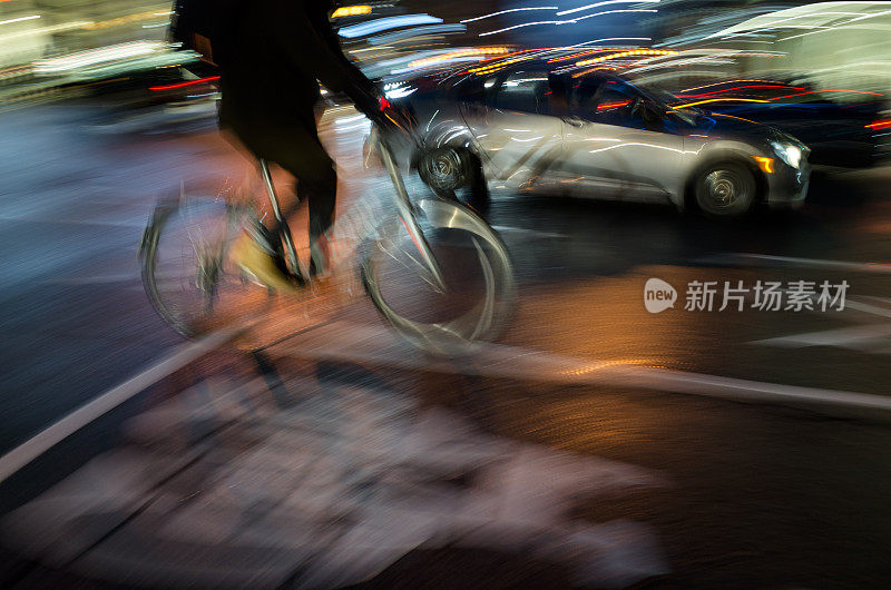 模糊运动:在多伦多的夜晚骑自行车