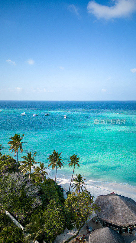 马尔代夫酒店海滩度假热带岛屿与无人机鸟瞰