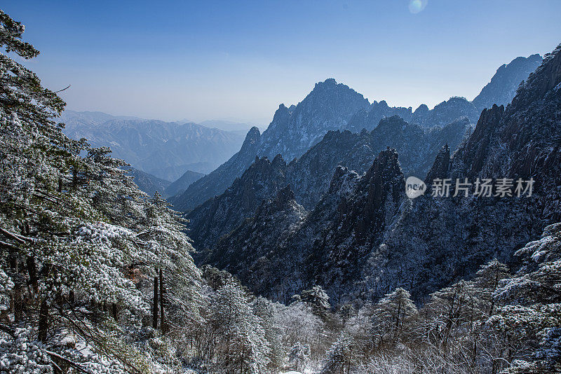 中国黄山的冬季景观