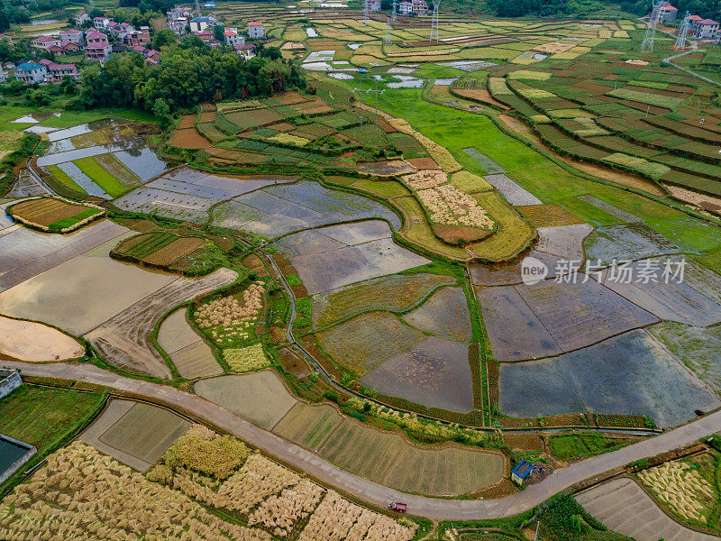 中国湖南乡村房屋和田园风光的航空摄影