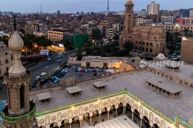 埃及开罗的爱资哈尔清真寺。位于历史悠久的伊斯兰开罗