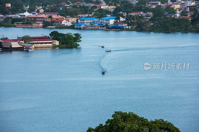 弗洛雷斯岛全景，佩滕湖