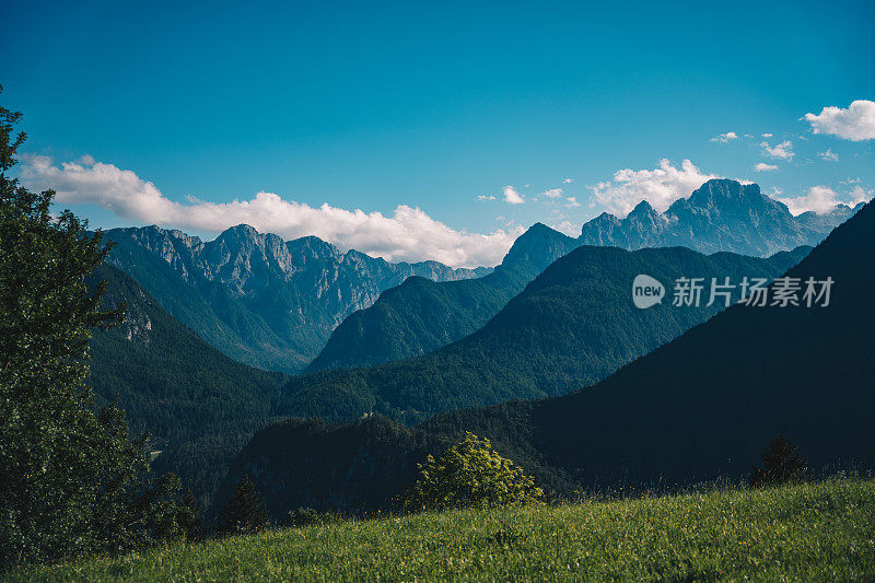 风景如画的特里格拉夫山全景