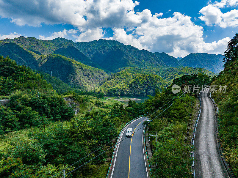 蜿蜒的山路，蜿蜒的山路