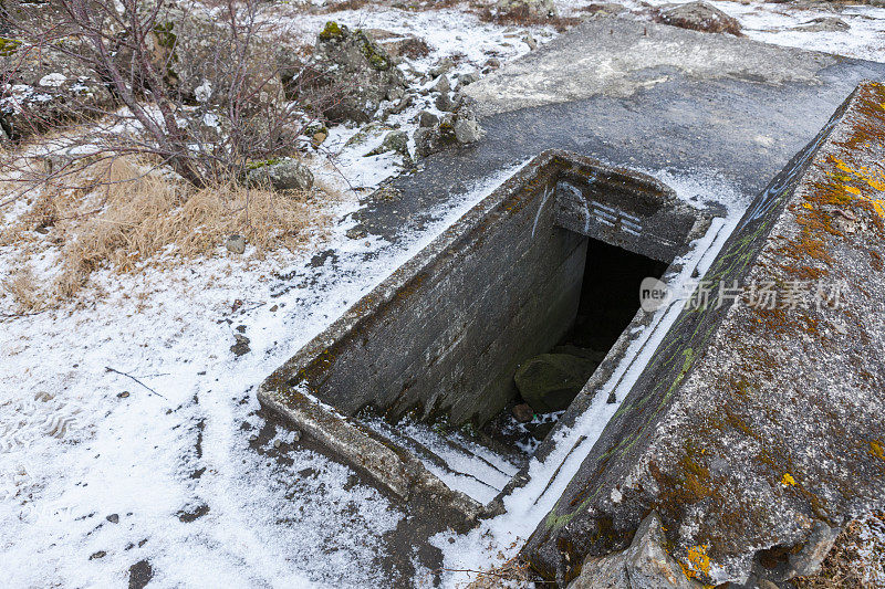 冰岛雷克雅未克Öskjuhlíð山上的第二次世界大战军用地堡陷阱门