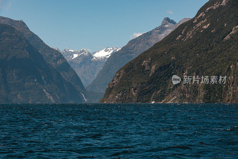 米尔福德峡湾——“世界第八大奇迹”