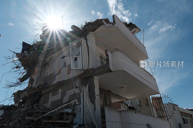 地震后倒塌建筑物的残骸