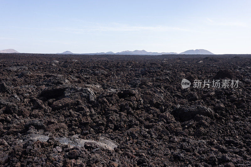 兰萨罗特岛加那利火山上的熔岩场