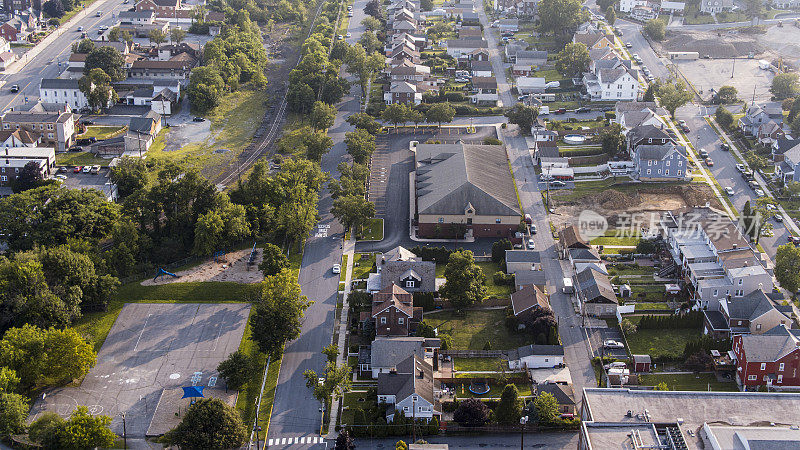 帕默顿，宾夕法尼亚州中央住宅区，沿着特拉华大道有住宅和公寓