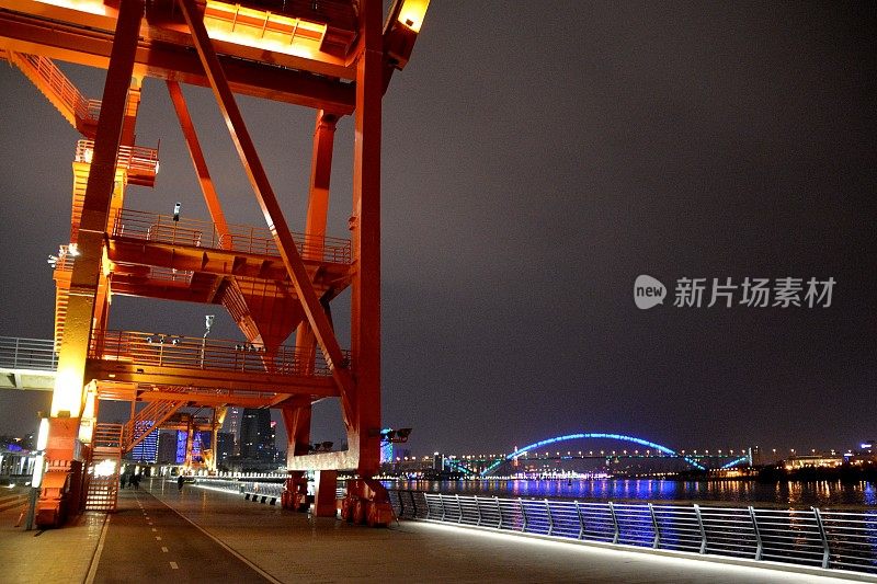 徐汇河畔夜间公共开放空间，上海，中国