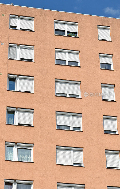 公寓大楼的窗户
