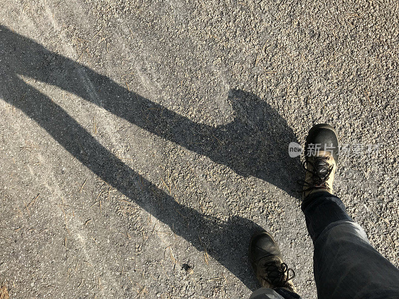 行走的影子