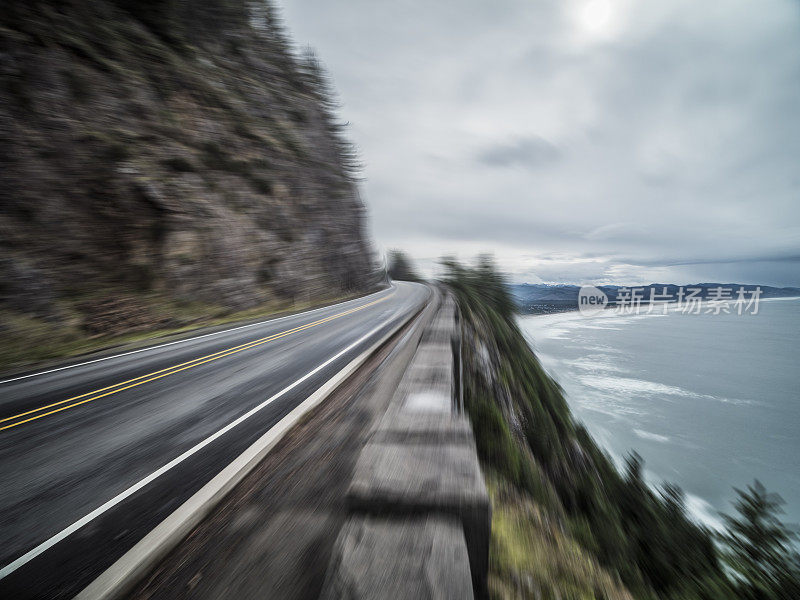 沿海的山路